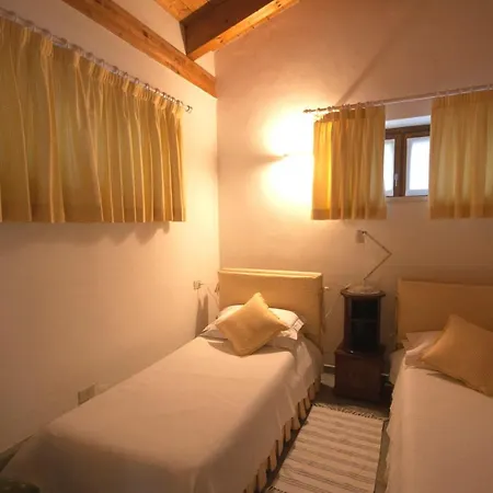 Villa Sleeps 4 Pool Wifi *